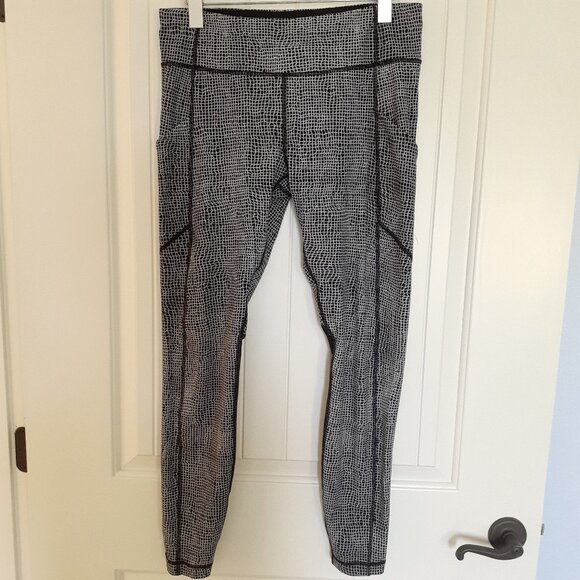 Lululemon Speed Tight V in Fall Net White Black / Black Size 10 - Picture 2 of 15